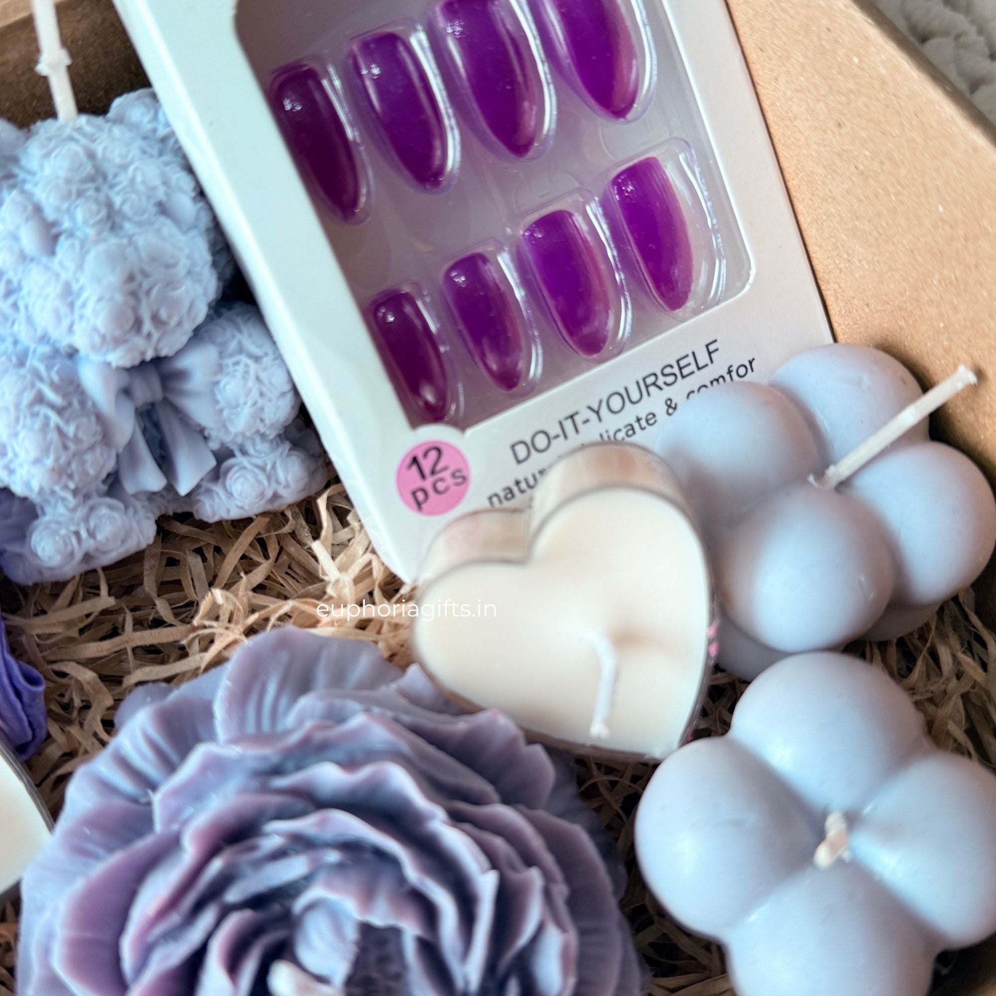 birthday-gift-hamper-for-girls-with-scented-candles
